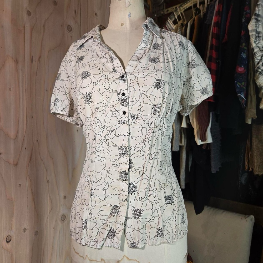 Dress Barn Black and White Fitted Button Down Blouse